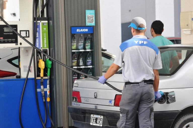 Piden que estaciones de Santa Fe informen cuánto se lleva Nación en cada carga de combustible