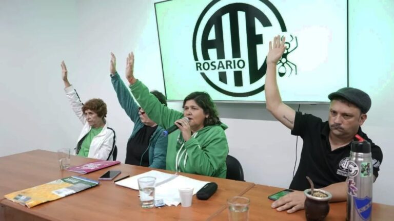 ATE Rosario sale a la calle: caravana en defensa del PAMI y reclamo urgente por paritarias