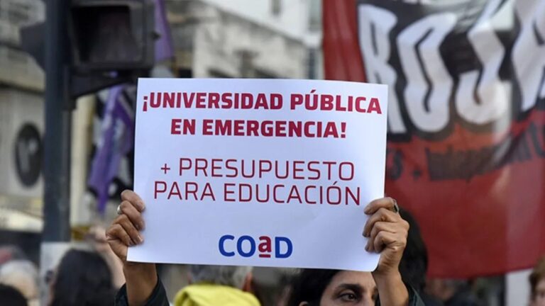 Tras meses de conflicto, el Gobierno ofrece una recomposición salarial y avanza con la Ley de Financiamiento Universitario