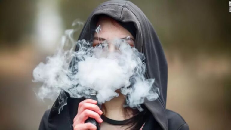 Vapeo: buscan prohibirlo en todos los espacios cerrados de Rosario