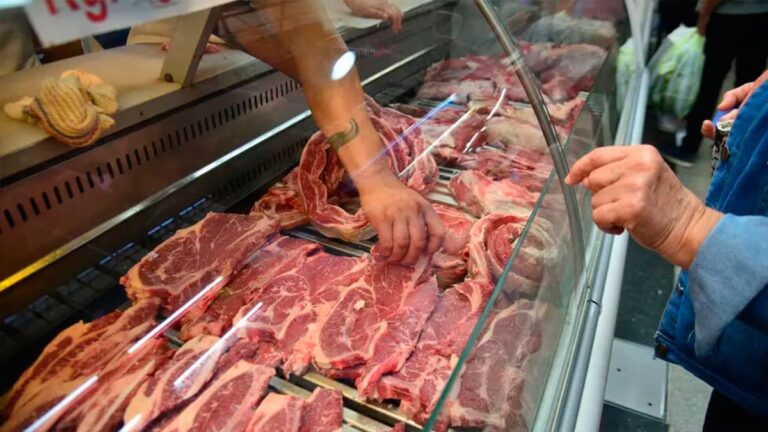 Menos asado y más pollo y cerdo: cómo cambiaron los hábitos de compra en Rosario