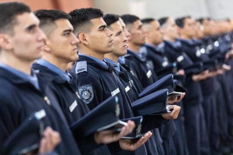 Santa Fe quiere sumar 1.400 nuevos policías y ofrece becas de hasta 500.000: quiénes y cómo pueden anotarse