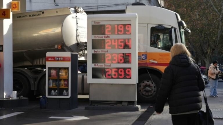 Julio llegó con nuevo aumento de nafta a Rosario: ¿cuánto cuesta llegar el tanque?