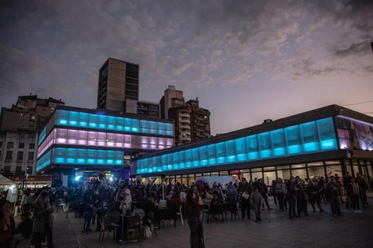 Pantalla gigante en el Fontanarrosa para ver a la Selección