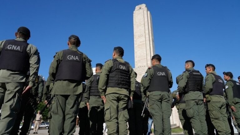 El gobierno nacional oficializó subas salariales para estatales y fuerzas federales