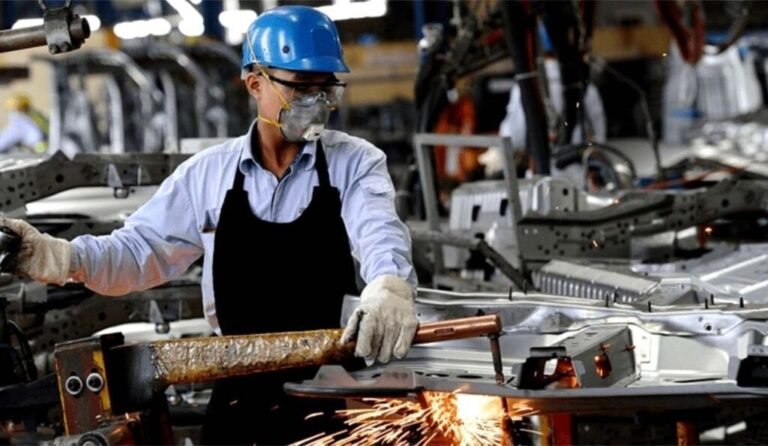 El empleo registrado perdió 20 mil puestos en Santa Fe