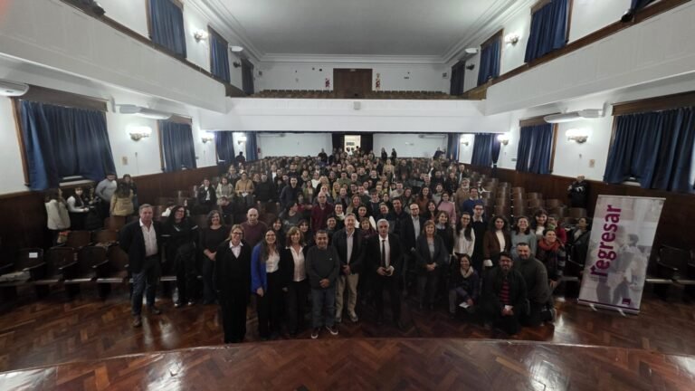 Más de 1.600 estudiantes vuelven a la UNR para terminar sus carreras con una nueva edición de rEGRESAR