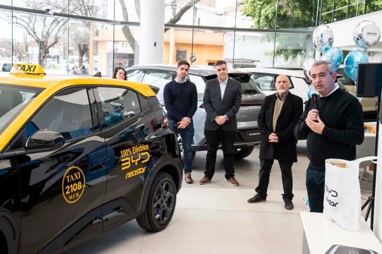 Rosario presentó su primer taxi 100% eléctrico: cómo es y qué financiamiento se ofrece