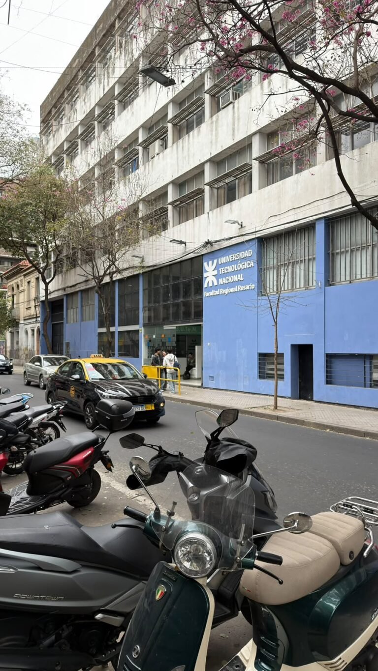 Paro universitario: no habrá clases este viernes 18 ni el martes 22 en la UNR y la UTN