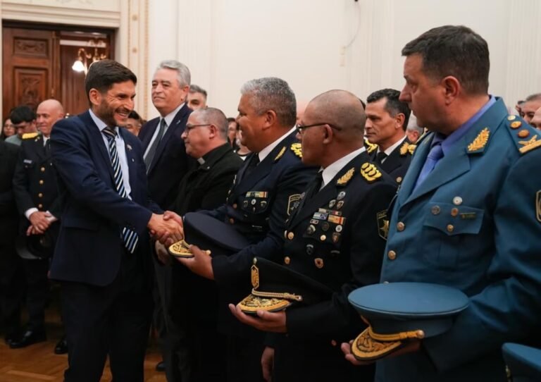 La Policía sumó a los primeros retirados para vigilar espacios públicos